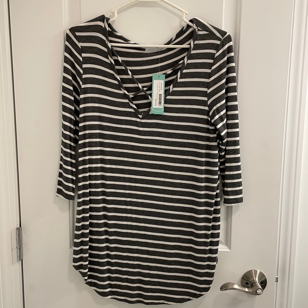 BRAND NEW NEVER WORN Emory Park Dulce 3/4 Sleeve Cross Front Knit Top Dark Grey